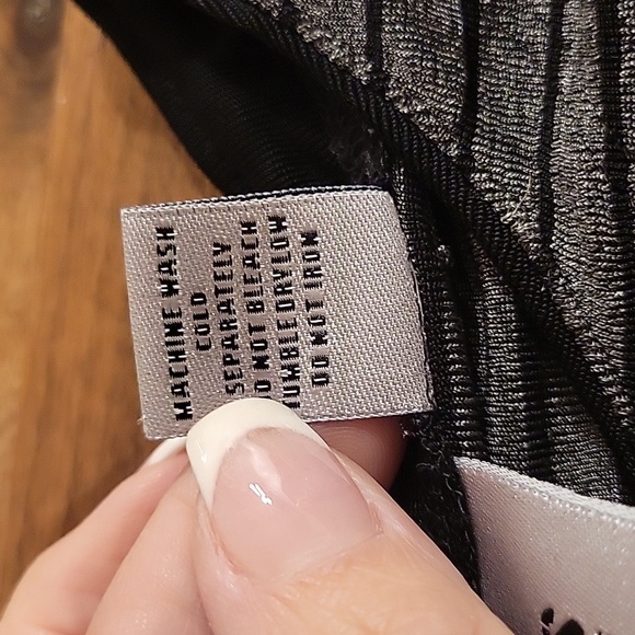 CHICO'S TRAVELERS CARDIGAN - Picture 9 of 9